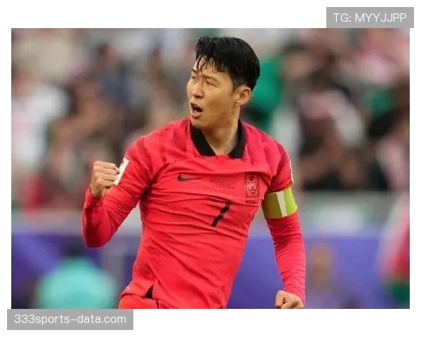 孙兴慜居然穿着拖鞋进更衣室，豪车旁边秒变路人小哥？