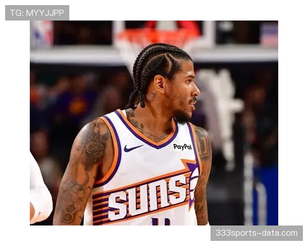 杰伦·格林无球跑动拉开空间，提升火箭外线进攻效率