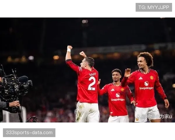 曼联进攻组织混乱问题持续显现，对球队赛季稳定性形成制约